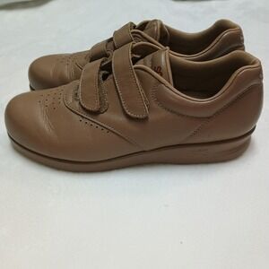 SAS Tan Me Too Walking Shoe Comfort Hook Loop Strap Closure No Tie Size 9